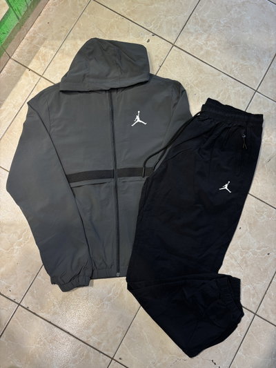CONJUNTO ROMPEVIENTO JORDAN Gris