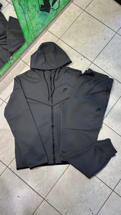 CONJUNTO NIKE TECH Gris oscuro