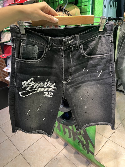 BERMUDA AMIRI MANCHAS Y STRASS NEGRA