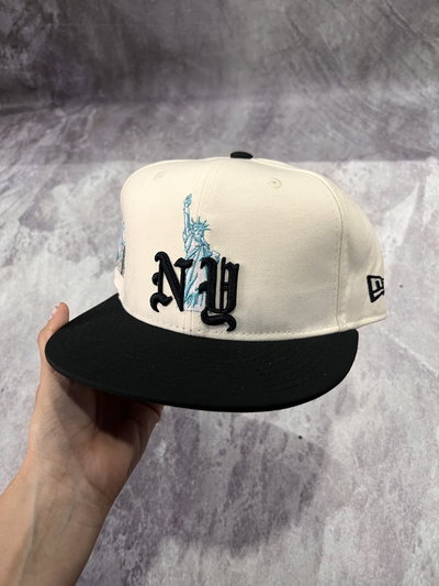 GORRA PLANA G5 NY LIBERTAD Crema