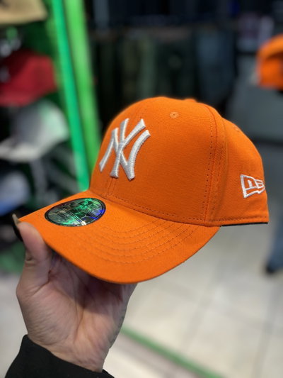 GORRA NY CURVA CON HEBILLA Naranja
