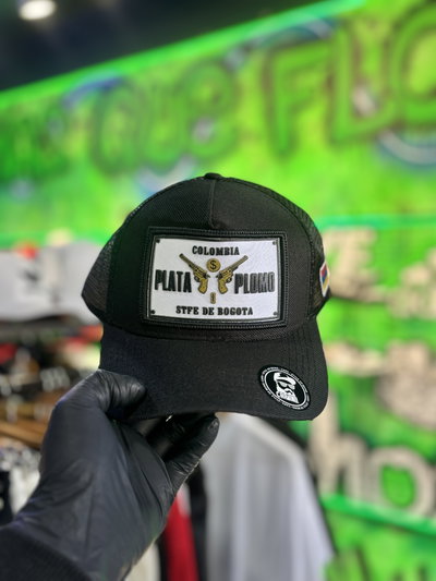 GORRA PLATA O PLOMO PISTOLA Negra con blanco