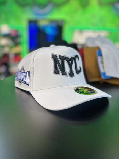 GORRA CURVA CON ABROJO NYC Blanca