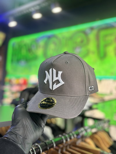 GORRA CURVA NY LOGO Gris
