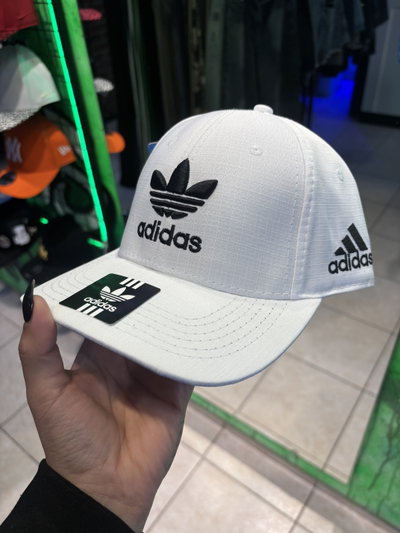 GORRA ADIDAS LOGO ESCRITO Blanca