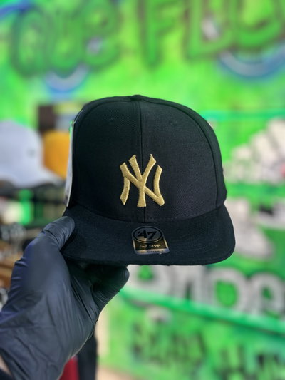 GORRA PLANA NY YANKEE Negra con dorado