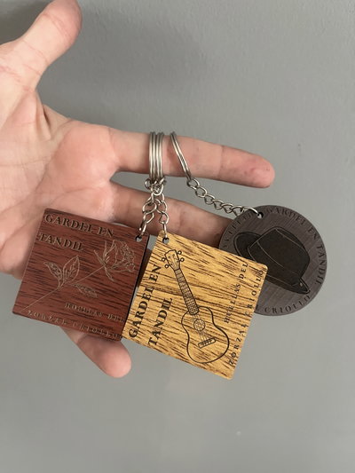 Llaveros de madera personalizados