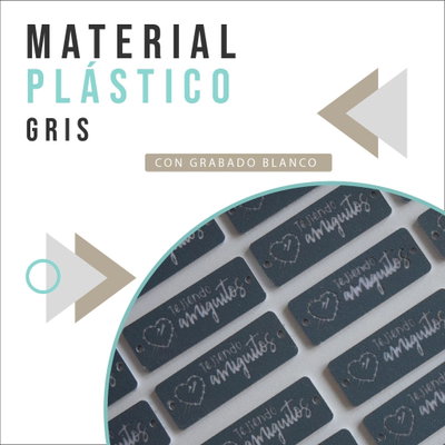 Etiquetas o dijes en plástico gris con grabado blanco