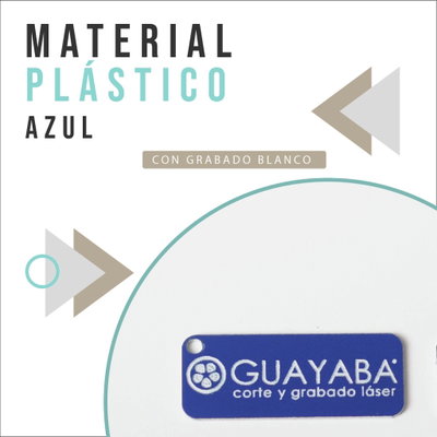 Etiquetas o dijes en plástico azul con grabado blanco
