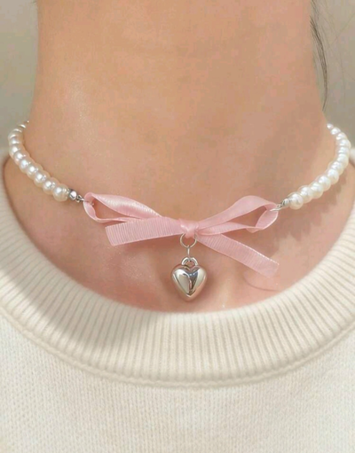 Choker de perlas con lazo y corazón