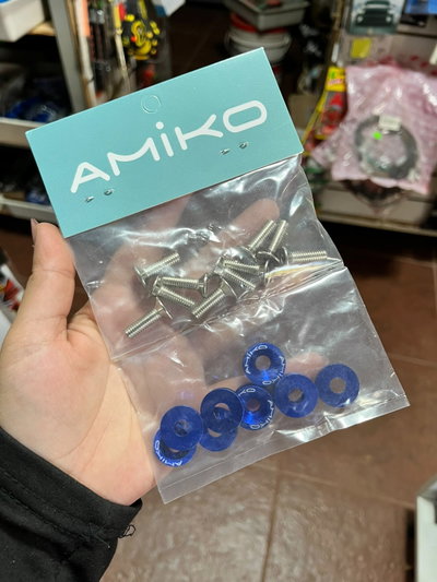 Arandelas con tornillos azul