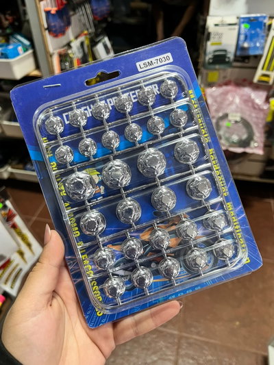 Cubre tornillos con diseño plateado