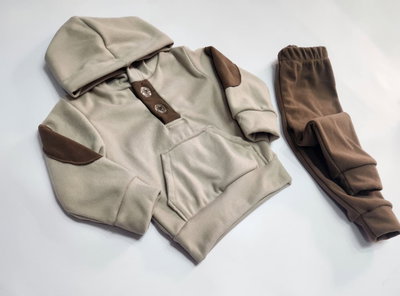 Conjunto buzo con parches y bolsillos