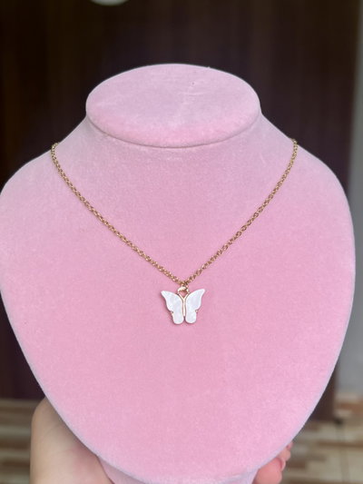 Collar "mariposa" blanca AD