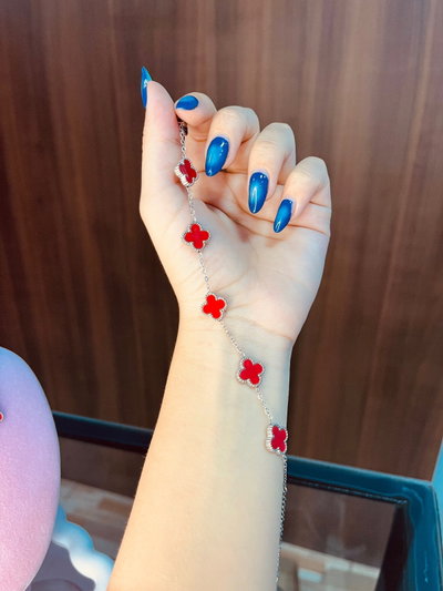 Pulsera "Van Cleef" roja AQ