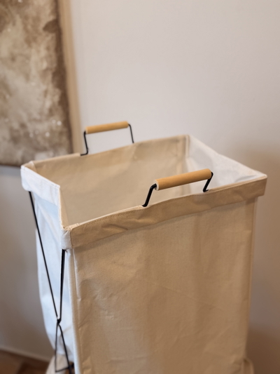 Cesto para ropa blanco con manijas 