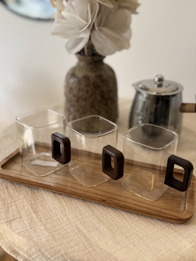 Mini tazas con manija de madera. Set x3