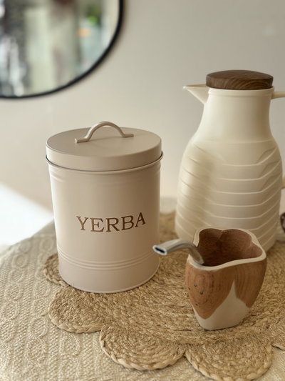 Lata de yerba natural 