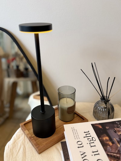 Lámpara led ‘Negra’ con usb 
