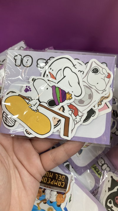 Combo de 10 stickers a prueba de agua snoopy 