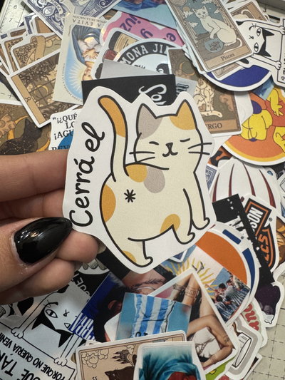 Cerra el orto sticker 