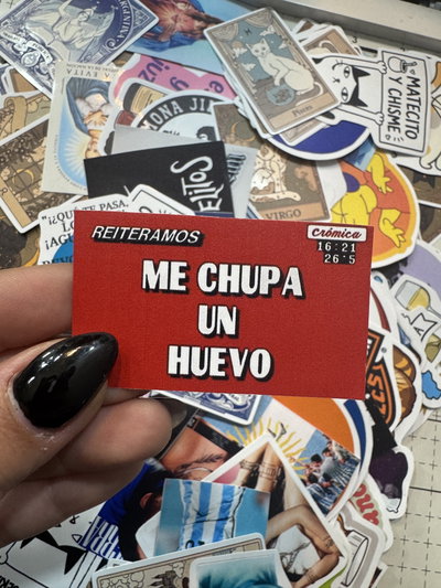 Me chupa un huevo crónica - stickers 