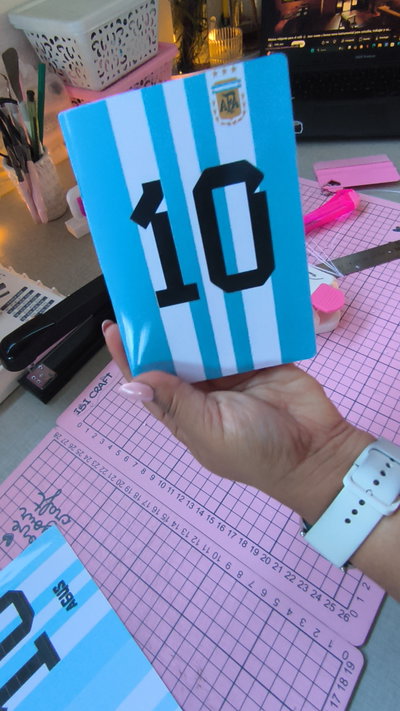 Producto digital. Libreta A6 rayada "La 10"