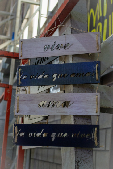 Cartel Colgante de Madera Calado – Frases Inspiradoras y Deco Rústica