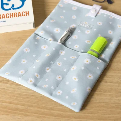 Nairobi funda de libro/tablet - Daisy