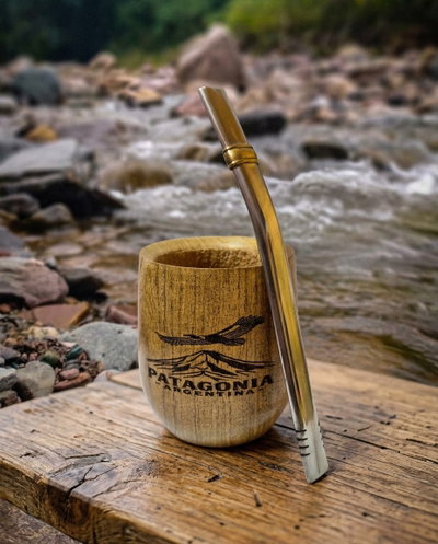 Mate Perita de algarrobo con grabado láser Patagonia Argentina