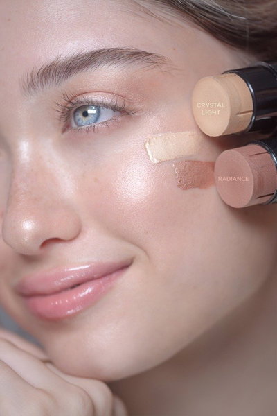 Cheek Sticks Maquillajes multifuncionales en barra, 13 grs.