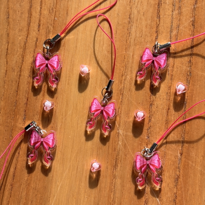 Charm moño rosa