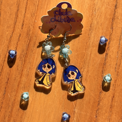 Aritos muñeca Coraline