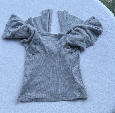 Top gris volados 