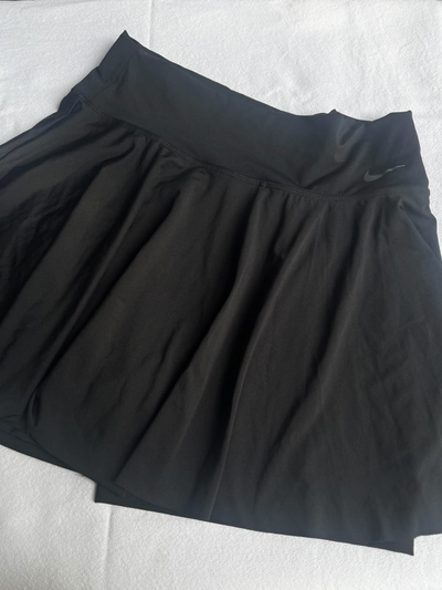 Pollera short Nike negra