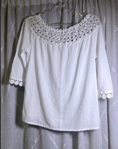 Remera blanca delicada