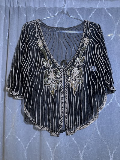 Bolero Vintage Negro con Bordados y Aplicaciones