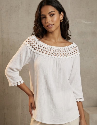 Remera blanca delicada