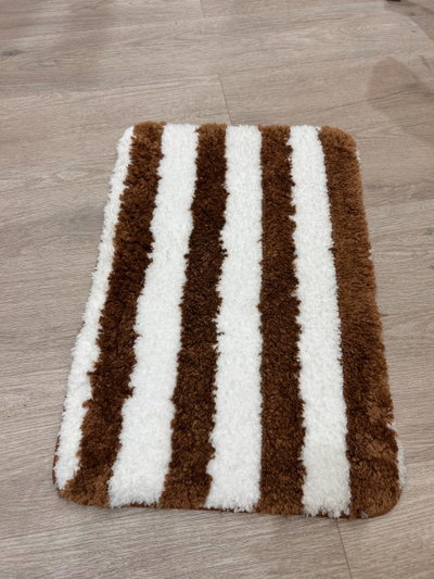 Alfombra de baño rayas beige y blanco