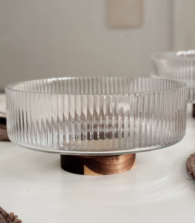 Bowl de vidrio con base de madera