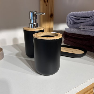 Vaso negro con bamboo