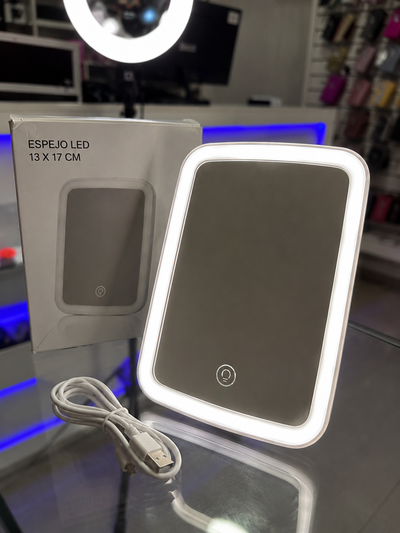 Espejo LED con Luz Regulable 13 × 17 cm – Táctil USB