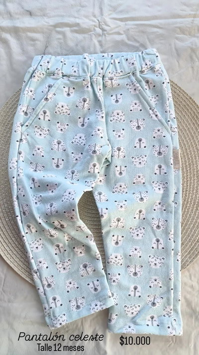 Pantalón celeste estampado