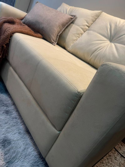Sofa Manhattan 160x85. Cuerotex beige claro (STOCK) (LINEA PREMIUM)