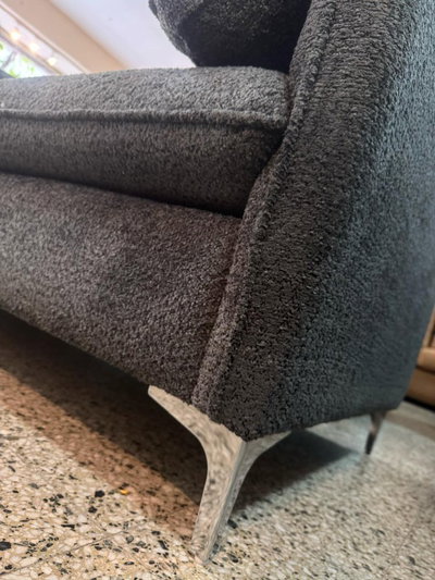 Sofa Fenix 160 x 85 - Boucle pelo corto gris (STOCK) (LINEA PREMIUM)