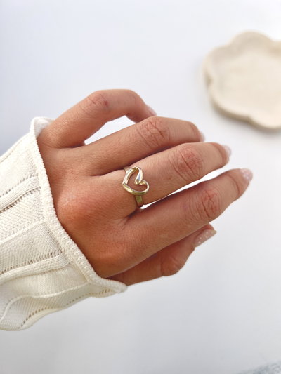 Anillo corazón torzado