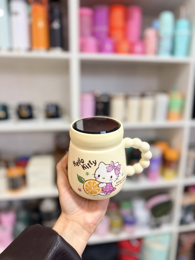 Taza cute Hello Kitty con tapa cerámica importada