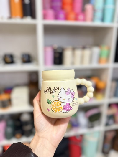 Taza cute Hello Kitty con tapa cerámica importada