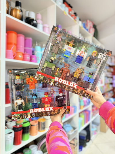 Colección Roblox X8 + accesorios en caja
