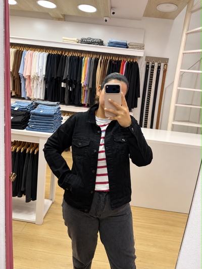 CAMPERA CLASICA DE JEANS NEGRA 
